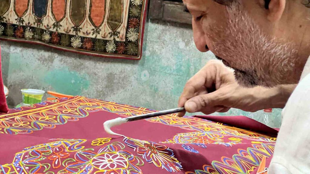 Ashish Kansara Rogan Art Kutch Madhapar Gujarat India