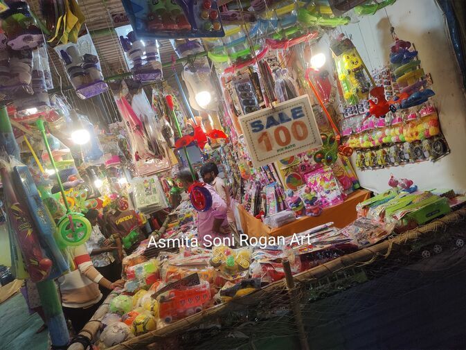 Attractions of the Yax Fair