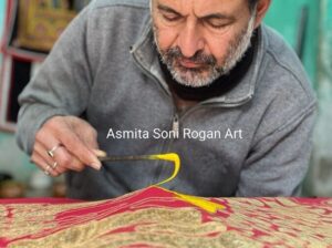Artisan doing Rogan art. Master Artisan of the Rogan Arts - Ashish Shantilal Kansara