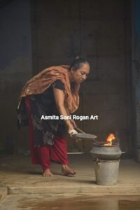 Komal Kansara Making Rogan painting paste for Rogan Art