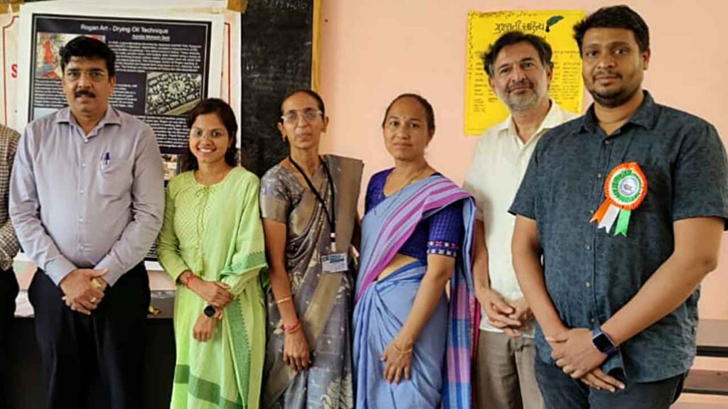 Asmita Soni has presented research papers and formal documentation on Rogan art at Kutch University