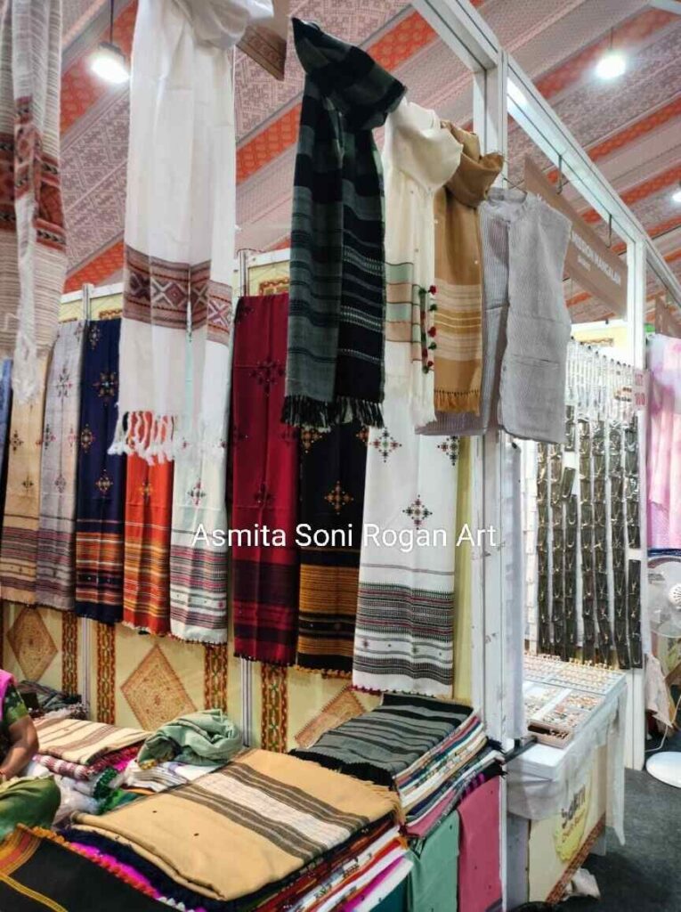 hand weaving kala cotton shawls and sarees